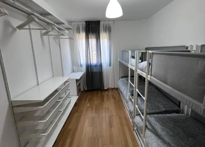 En Sabiñánigo Grupos Con Amplia Y Soleada Terraza * Huesca