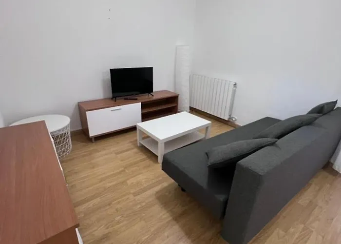 En Sabiñánigo Grupos Con Amplia Y Soleada Terraza * Huesca