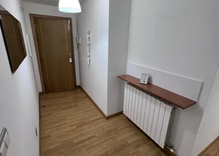 En Sabiñánigo Grupos Con Amplia Y Soleada Terraza *