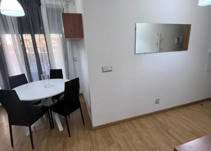 En Sabiñánigo Grupos Con Amplia Y Soleada Terraza