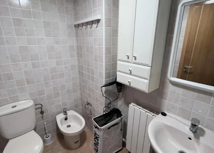 En Sabiñánigo Grupos Con Amplia Y Soleada Terraza *